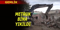 Gemlik'te metruk binalar yıkılıyor